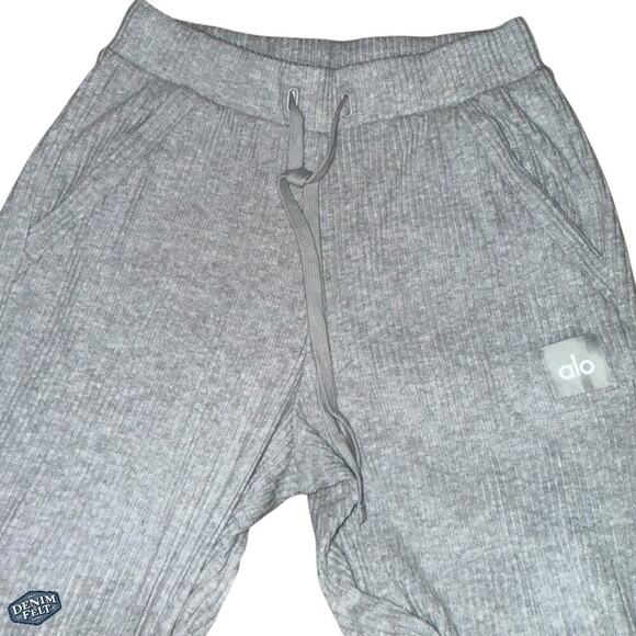 Alo Yoga Women’s Heather Grey Muse Ribbed Sweatpant/Jogger - Picture 14 of 16